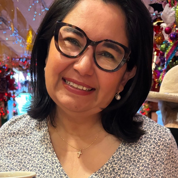 Meet your Posher, Lupita - Picture 1 of 1